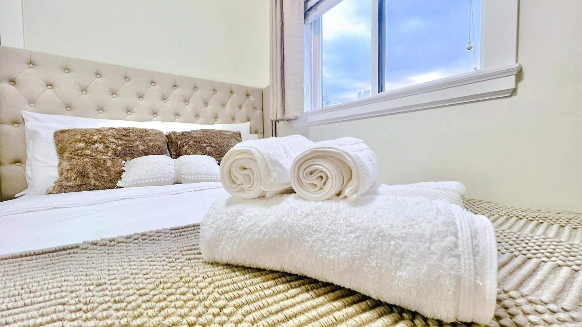 Si & Daniel Home Near Yvr Airport & Skytrain Separate Entry Free Parking Ричмонд